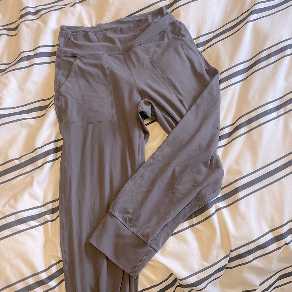 lululemon Align High-Rise Jogger Crop in “moon phase” color